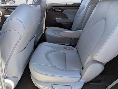 Used 2023 Toyota Highlander XLE image 20