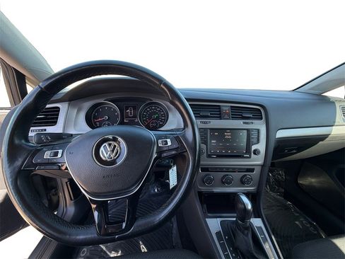 Used 2016 Volkswagen Golf S image 21