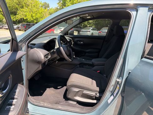 Used 2025 Honda HR-V Sport image 17