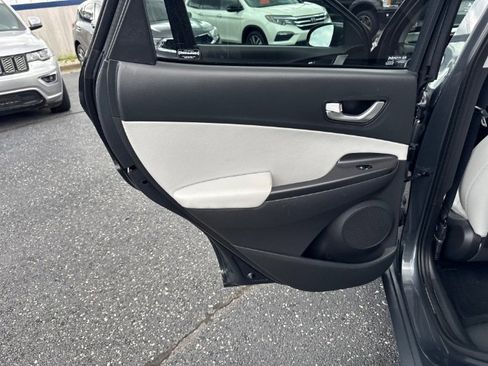Used 2022 Hyundai Kona Limited FWD image 14