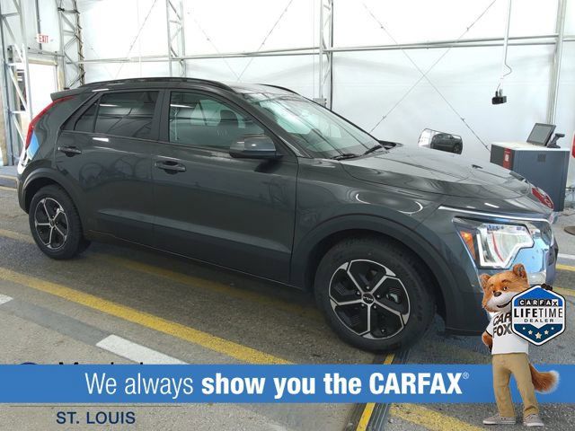 Used 2025 Kia Niro LX FWD image 2