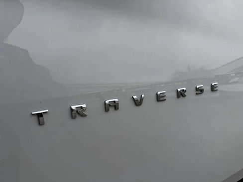 Used 2020 Chevrolet Traverse LT image 14