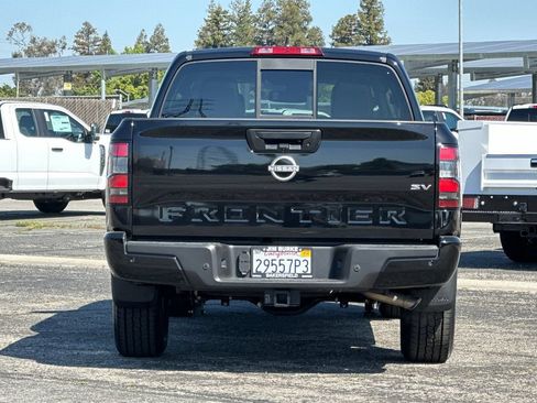 Used 2022 Nissan Frontier SV w/ SV Premium Package RWD image 4