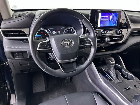 Used 2023 Toyota Highlander XLE image 21