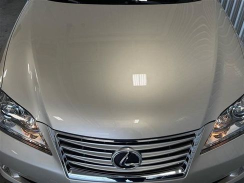 Used 2011 Lexus ES 350 w/ Luxury Pkg & Navigation w/ Preferred Accessory Package FWD image 30