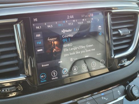 Used 2018 Chrysler Pacifica Touring-L Plus image 24