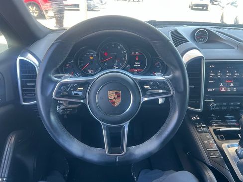 Used 2017 Porsche Cayenne AWD/4WD image 14