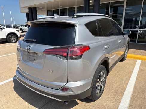 Used 2016 Toyota RAV4 XLE w/ Convenience Package FWD image 5