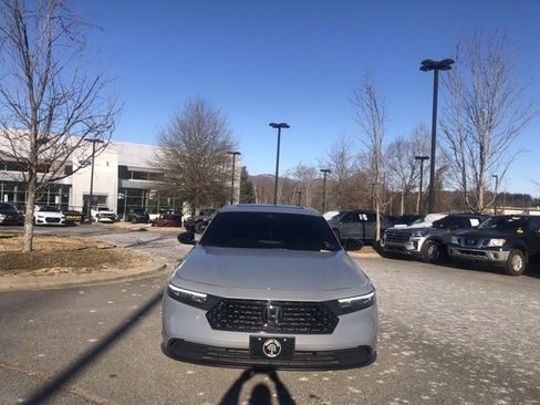 Used 2024 Honda Accord Sport image 2