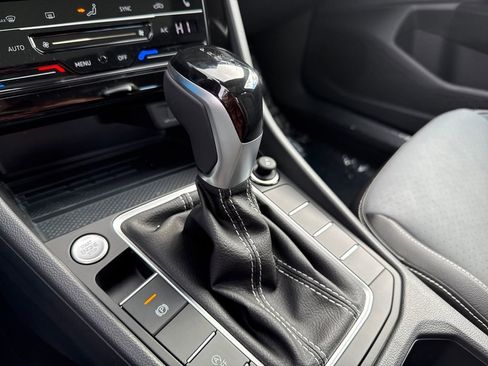 New 2025 Volkswagen Jetta SE image 11