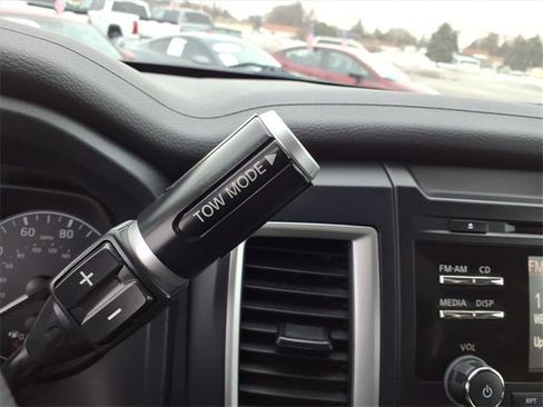 Used 2018 Nissan Titan S image 21