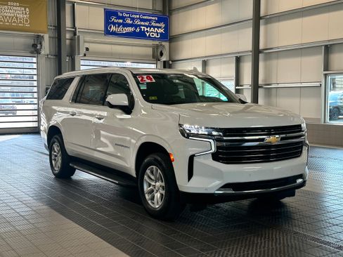 Used 2024 Chevrolet Suburban LT AWD/4WD image 1