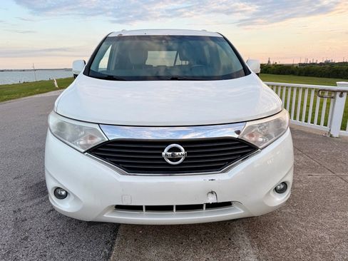 Used 2015 Nissan Quest Platinum image 2