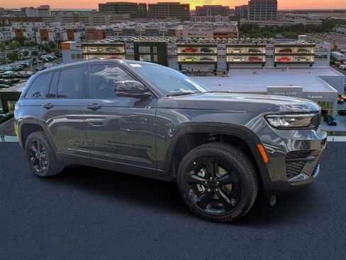 New 2025 Jeep Grand Cherokee Altitude image 1