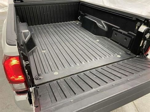 Used 2022 Toyota Tacoma SR5 image 10