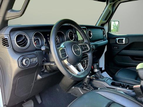Certified 2022 Jeep Wrangler Unlimited Sahara w/ LED Lighting Group AWD/4WD image 19