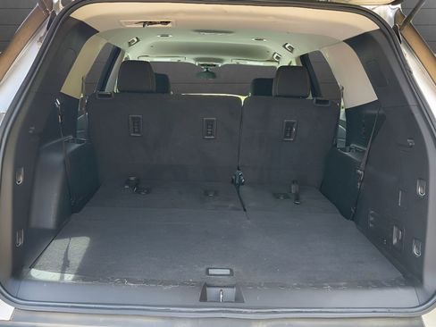 Used 2021 Chevrolet Traverse LS FWD image 7