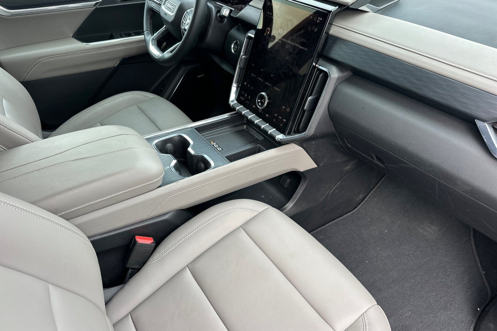Used 2026 GMC Acadia Elevation w/ Elevation Premium Package FWD image 20