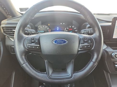 Used 2020 Ford Explorer XLT image 13