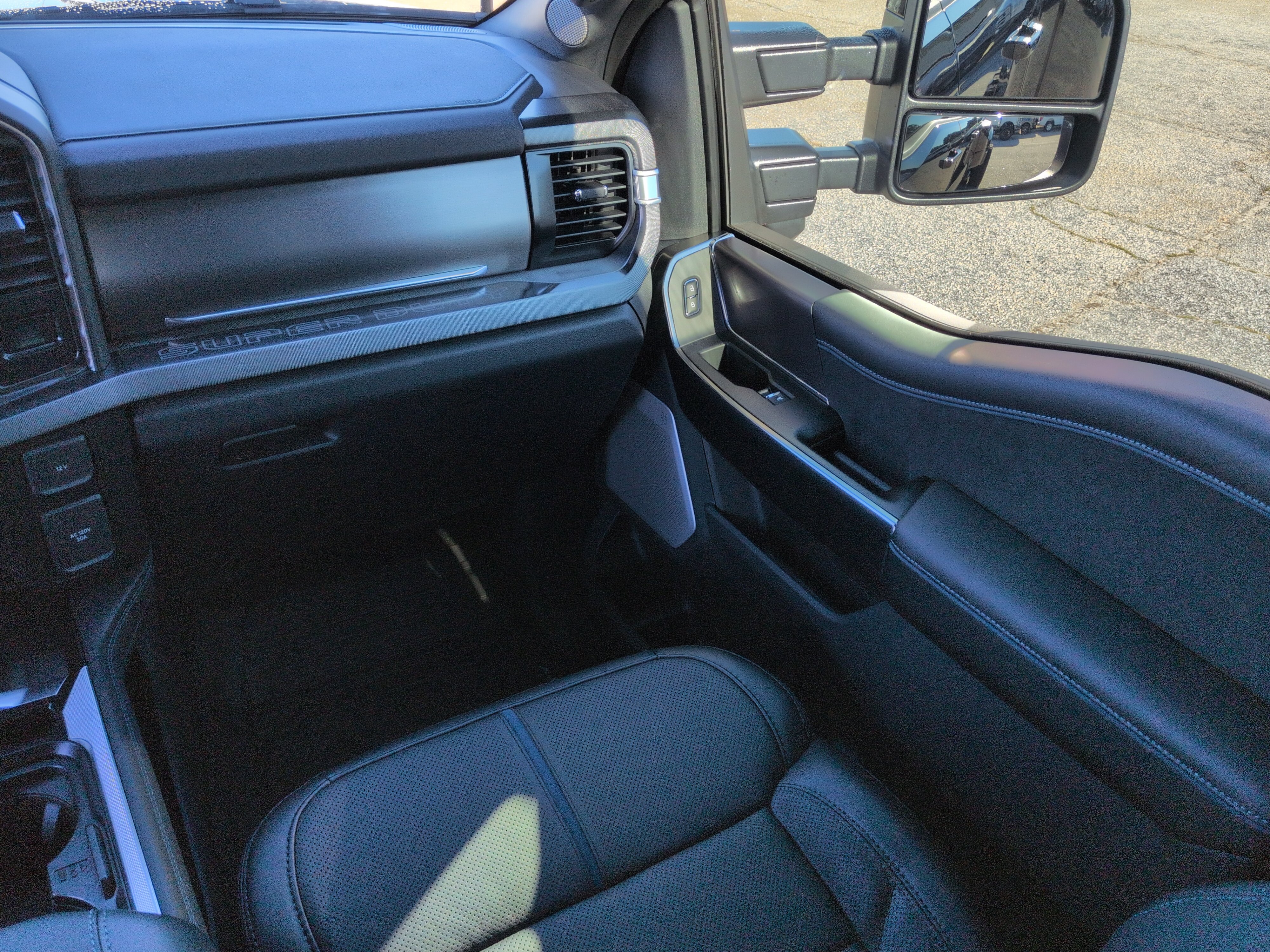 Used 2026 Ford F450 Platinum w/ FX4 Off-Road Package AWD/4WD image 16