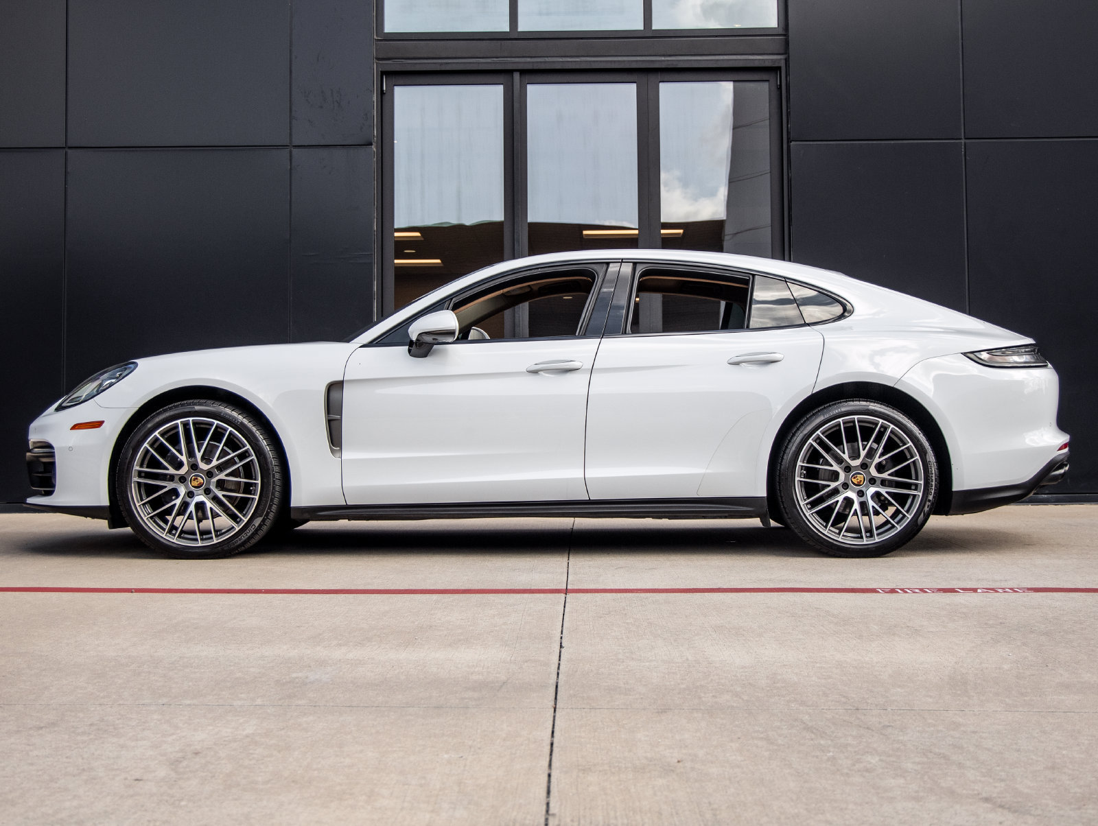 Certified 2023 Porsche Panamera Platinum Edition RWD image 2