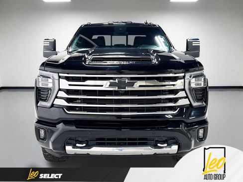 Used 2024 Chevrolet Silverado 2500 High Country w/ Max Trailering Package AWD/4WD image 2