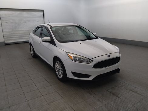 Used 2017 Ford Focus SE w/ Cold Weather Package FWD image 13