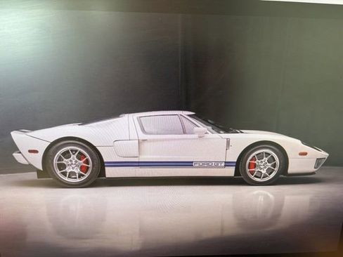 Used 2005 Ford GT RWD image 5