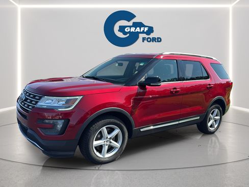 Used 2016 Ford Explorer XLT w/ Equipment Group 202A AWD/4WD image 2