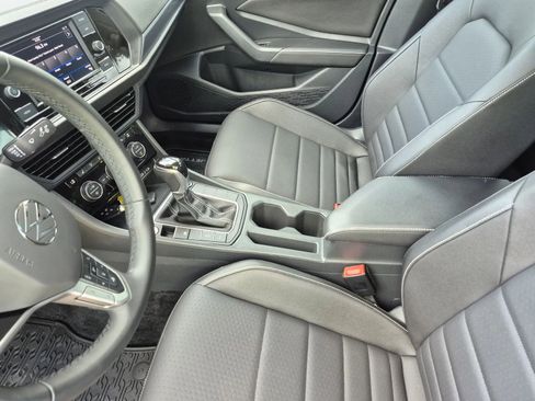 Used 2024 Volkswagen Jetta SE FWD image 15