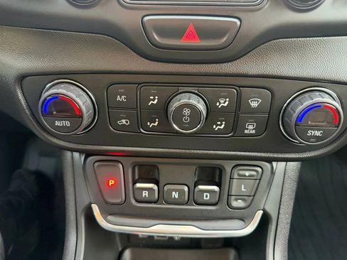 Used 2018 GMC Terrain Denali w/ Comfort Package image 19