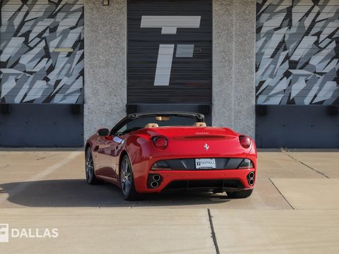 Used 2010 Ferrari California RWD image 11