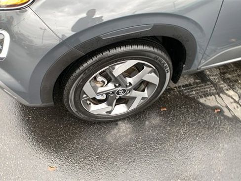 Certified 2025 Hyundai Venue Limited image 28