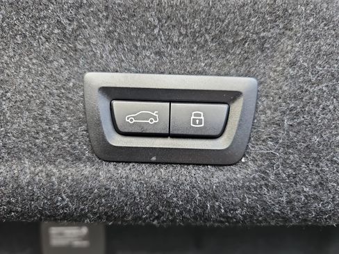 Certified 2025 BMW 330i Sedan w/ Premium Package image 15