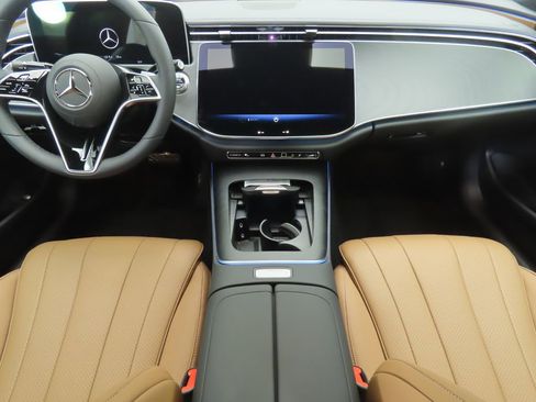 Certified 2025 Mercedes-Benz E 450 4MATIC Sedan image 13