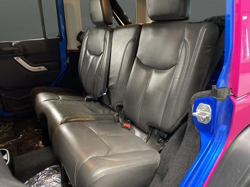 Used 2016 Jeep Wrangler Unlimited Rubicon w/ Connectivity Group image 24