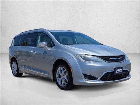 Used 2019 Chrysler Pacifica Limited FWD image 3