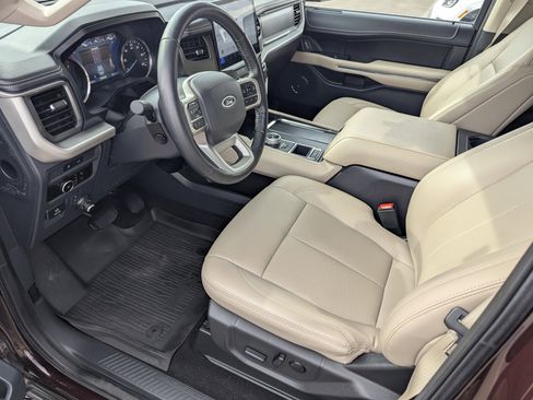 Used 2023 Ford Expedition XLT image 10