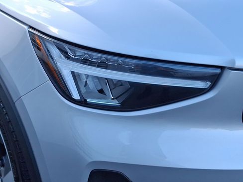 Certified 2024 Volvo XC40 B5 Core image 9