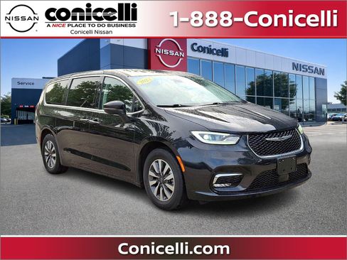 Used 2023 Chrysler Pacifica Touring-L FWD image 1