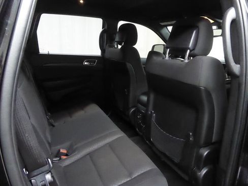 Used 2018 Jeep Grand Cherokee Laredo image 28