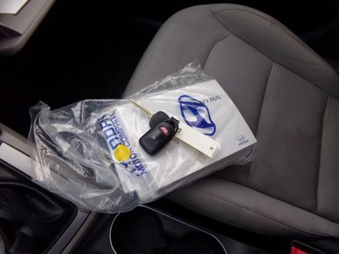 Used 2017 Hyundai Elantra SE FWD image 61
