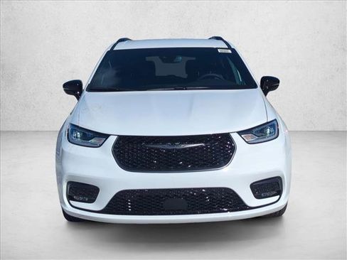 New 2026 Chrysler Pacifica Select image 5