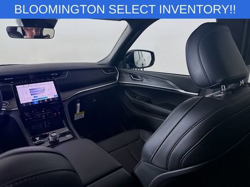 New 2025 Jeep Grand Cherokee Limited image 24