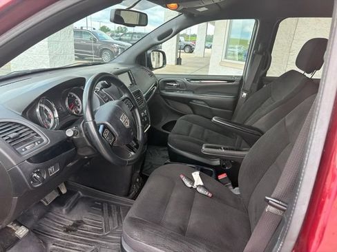Used 2017 Dodge Grand Caravan SE FWD image 8