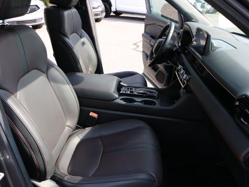 Used 2025 Honda Pilot Black Edition image 32