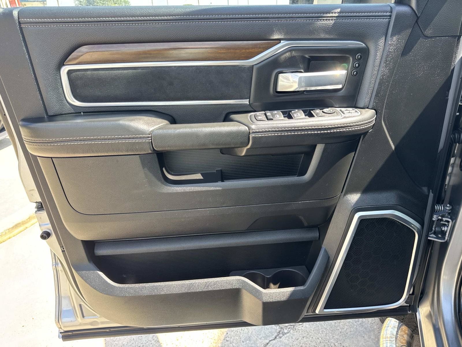 Used 2024 RAM 2500 Laramie AWD/4WD image 18
