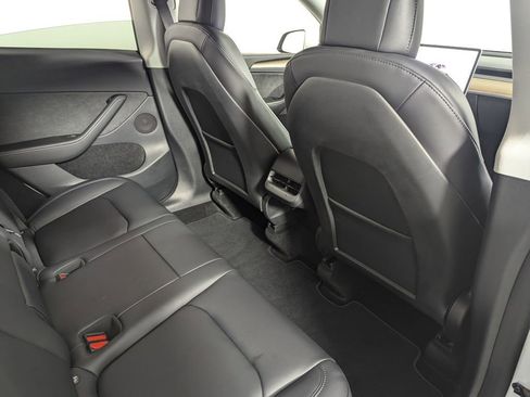 Used 2023 Tesla Model Y Long Range image 32