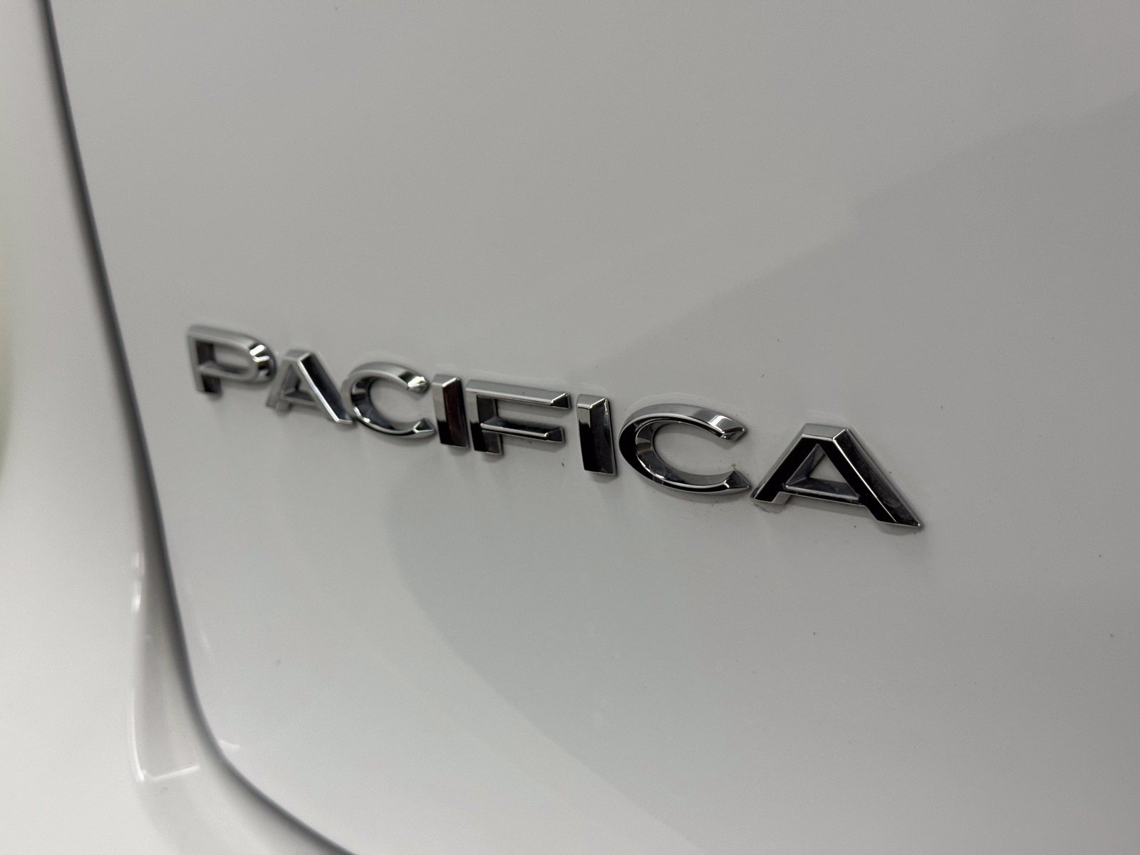 Used 2026 Chrysler Pacifica Limited AWD/4WD image 8