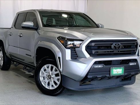 Used 2025 Toyota Tacoma SR5 AWD/4WD image 34